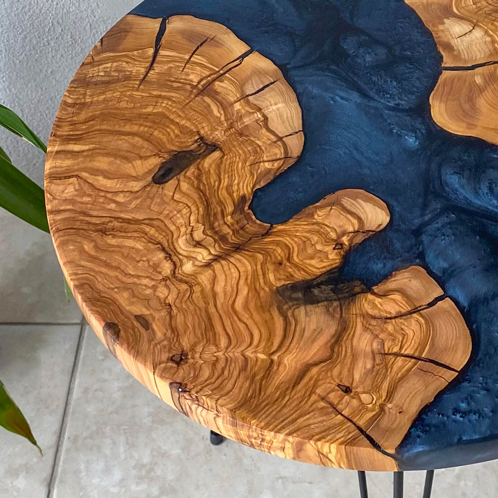 custom-olive-epoxy-resin-round-coffee-table-blue-resin-xrt-59-39