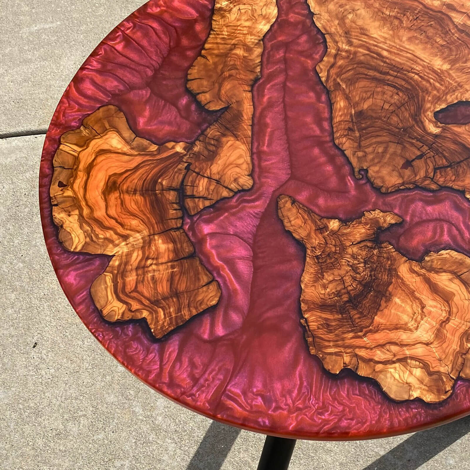 custom-olive-epoxy-resin-round-coffee-table-red-resin-orm-15-81
