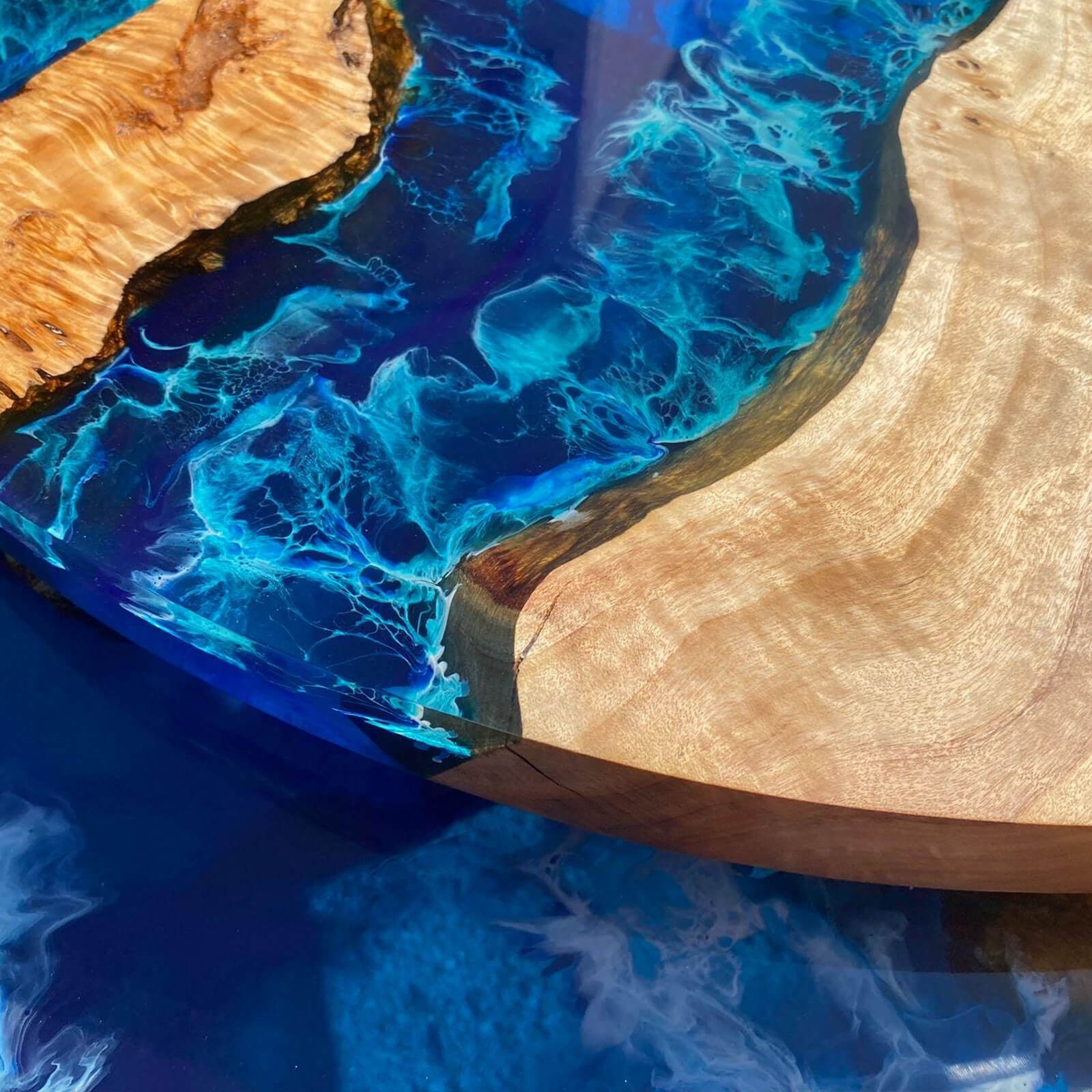 custom-poplar-epoxy-resin-round-coffee-table-blue-resin-erp-36-8