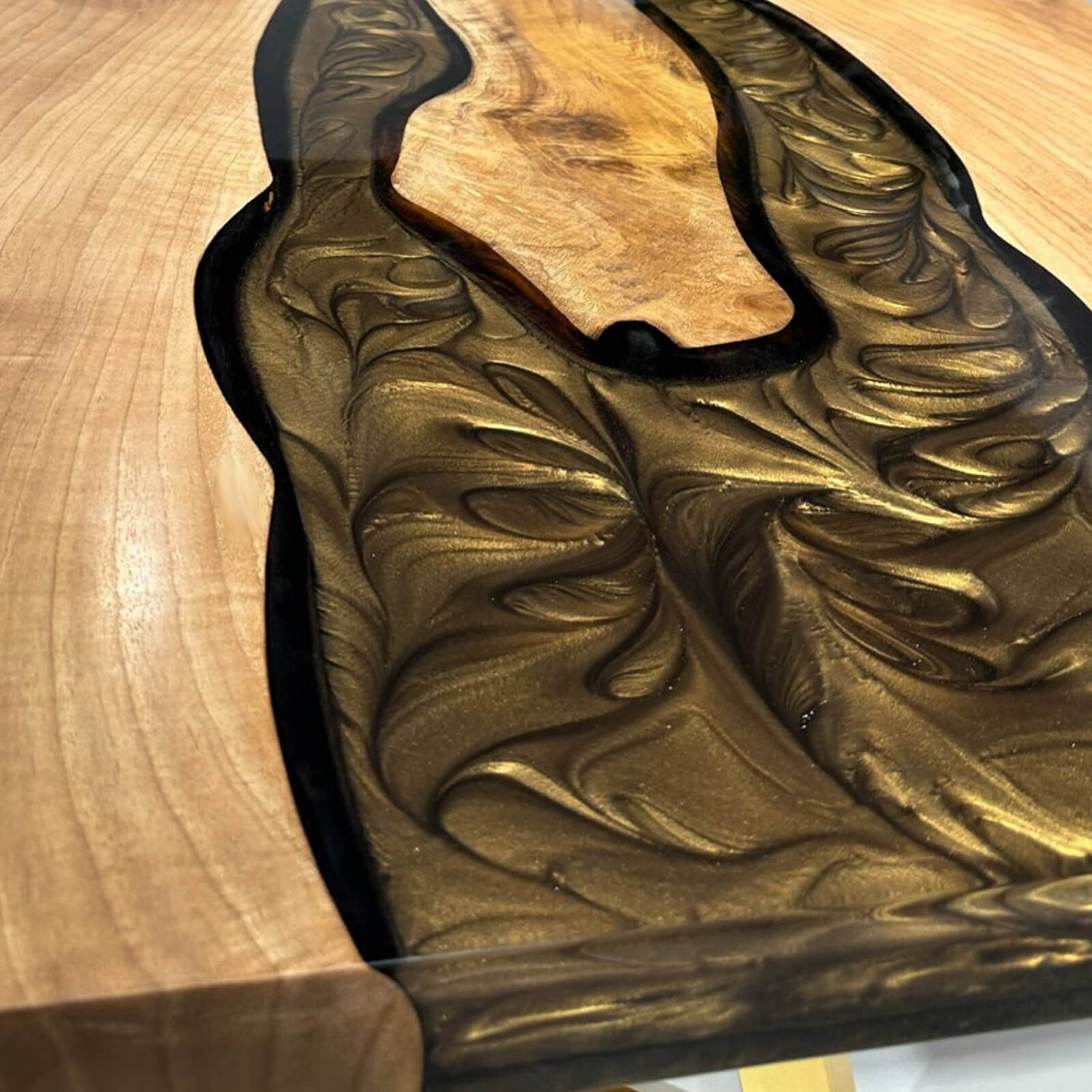 black-walnut-epoxy-resin-river-table-ert78-86