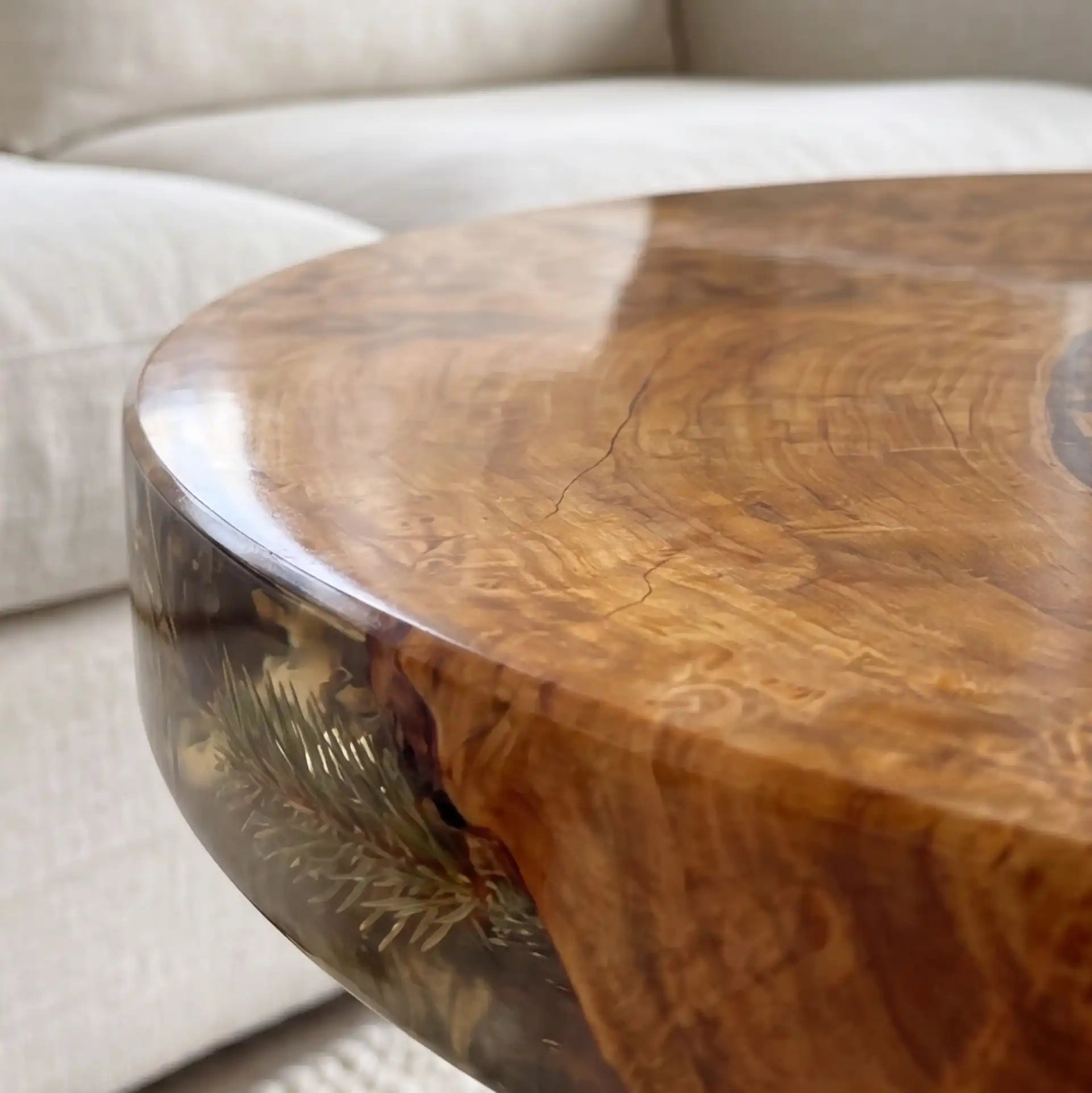 Olive Wood & Clear Pinecone Resin Round Coffee Table ORT30