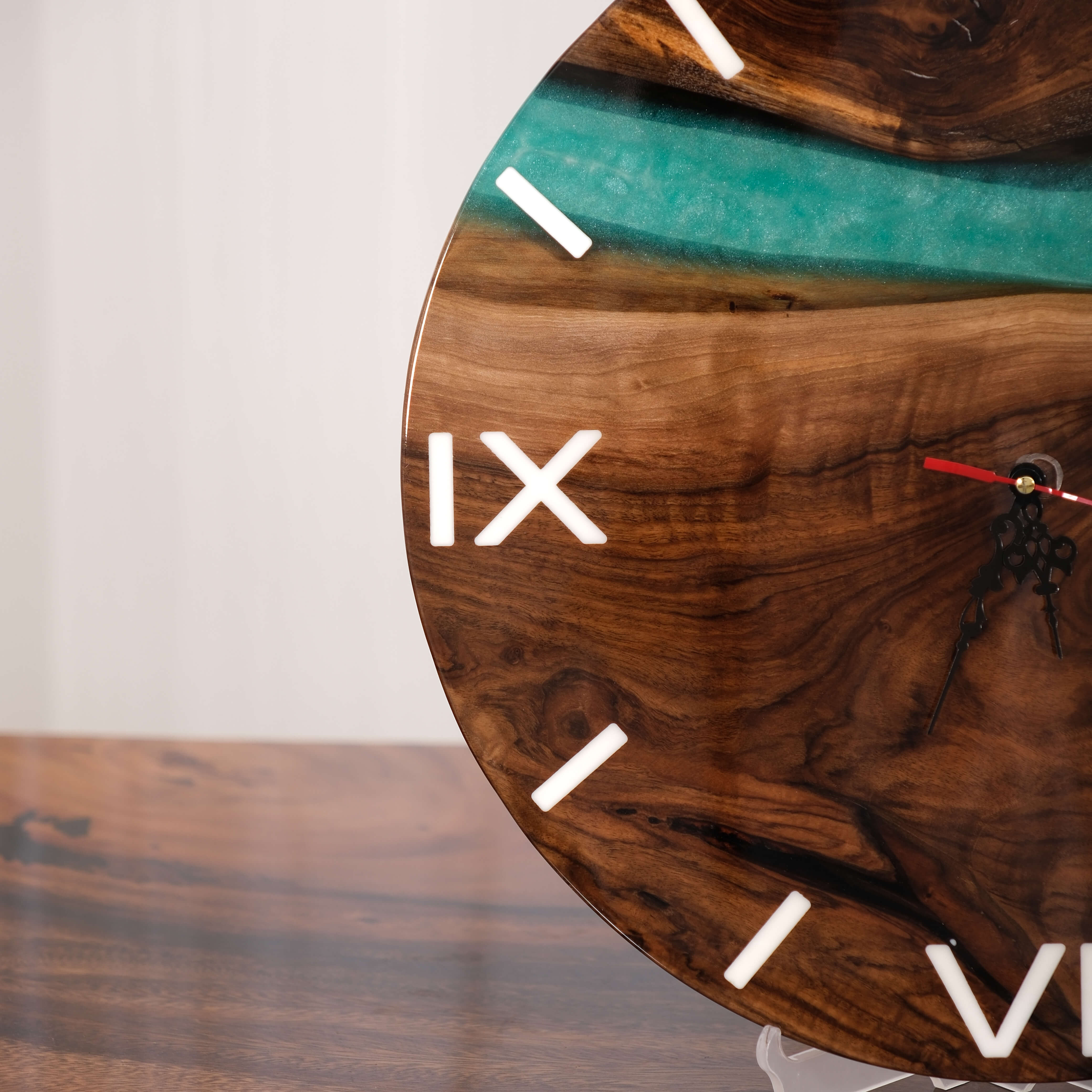 walnut-epoxy-resin-wood-wall-clock-wrx84-36